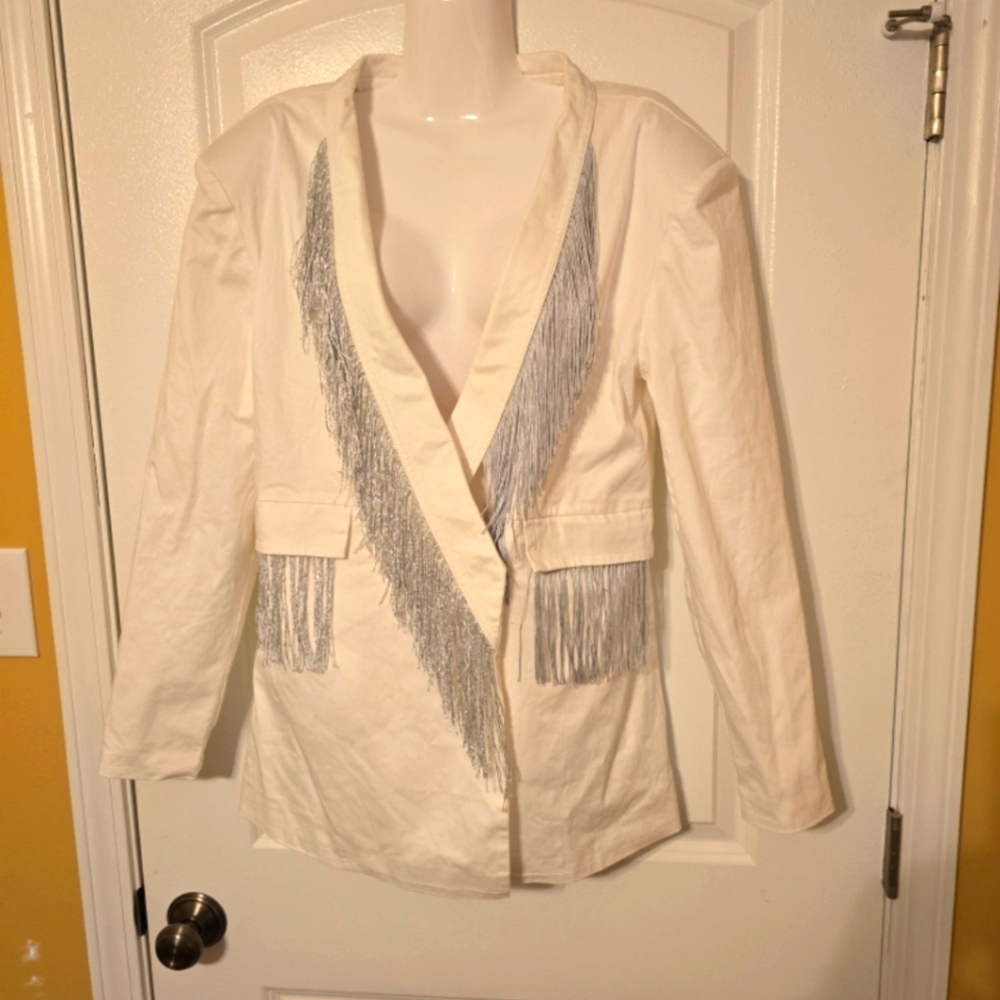 Oli & Hali Buckle Brand White Blazer with tassels large